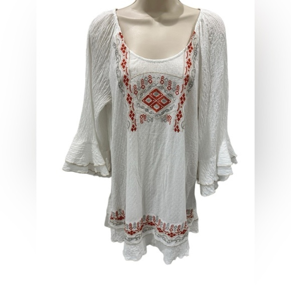 Simi Sue white geometric embroidered 3/4 bell sleeve top